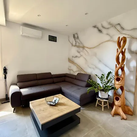 2 Grand Jardin, A 350 M De La Avec Climatisation Santa-Maria-Poggio (Corsica)